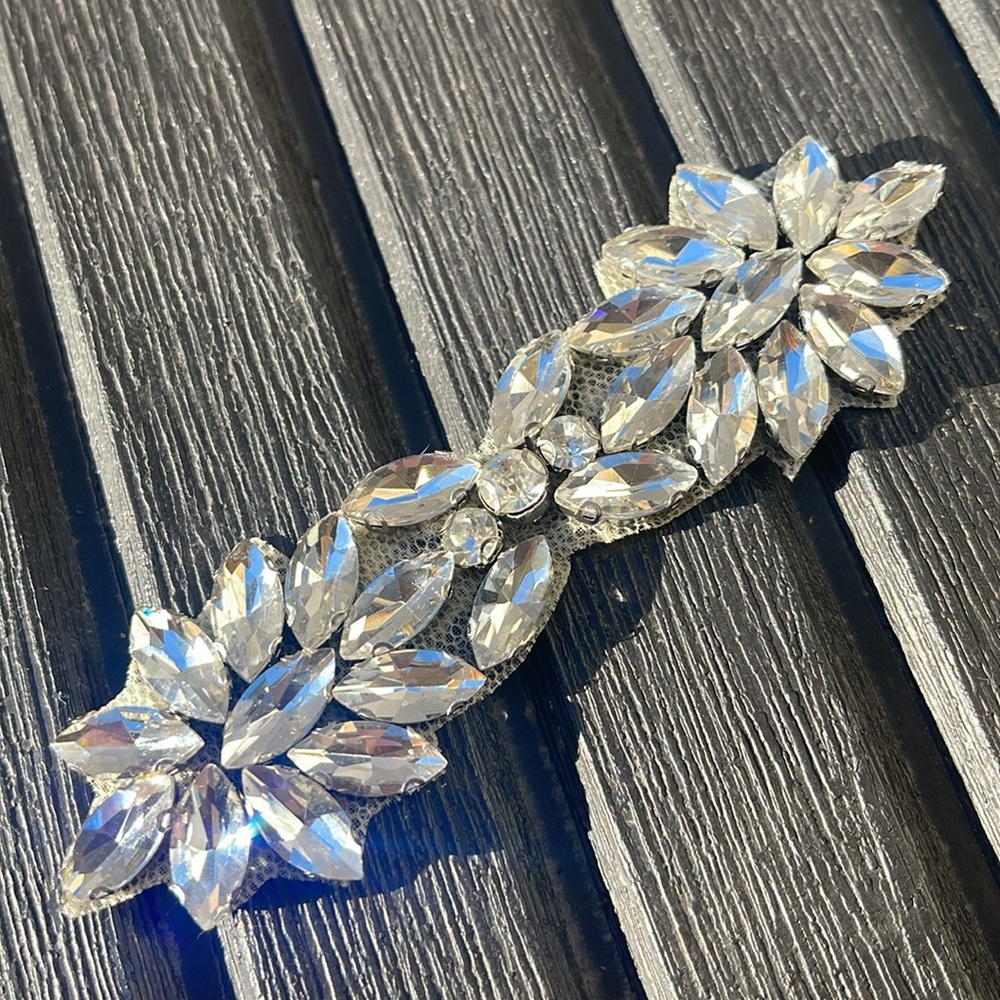 New Rhinestone Appliqué - Picture 1 of 16